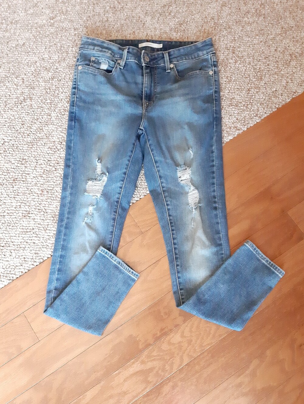 Levi's Distressed 711 Skinny Jeans size 28